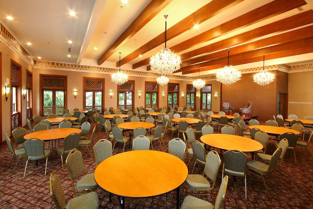 Aziza Syariah Hotel Solo By Horison Экстерьер фото