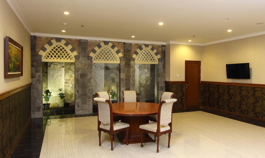 Aziza Syariah Hotel Solo By Horison Экстерьер фото