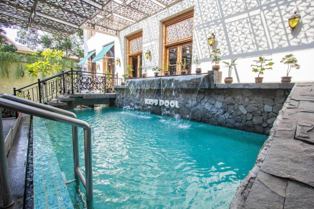 Aziza Syariah Hotel Solo By Horison Экстерьер фото