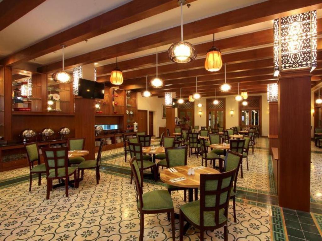 Aziza Syariah Hotel Solo By Horison Экстерьер фото