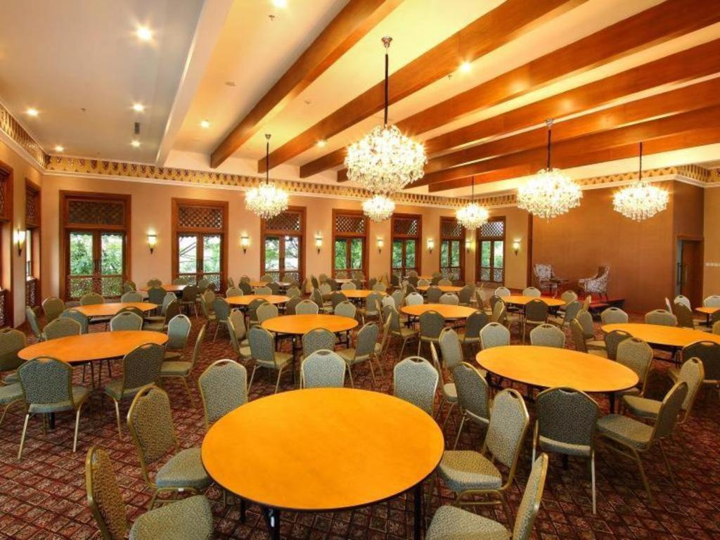Aziza Syariah Hotel Solo By Horison Экстерьер фото